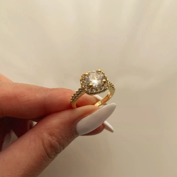 New 925 GOLD Diamond Halo Engagement Ring - Picture 2 of 2